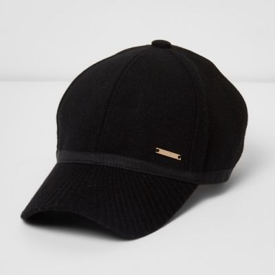 Black knit peak cap